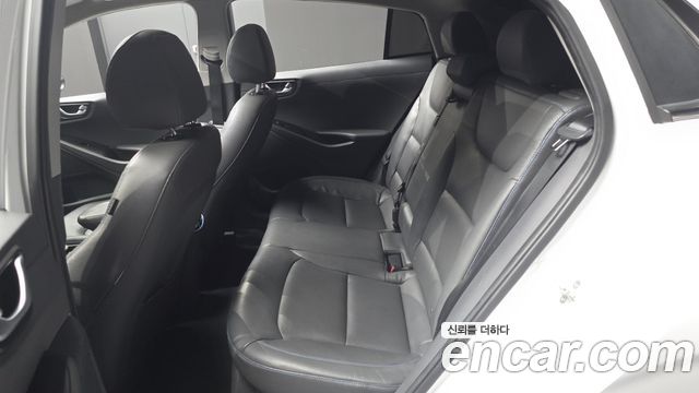 Hyundai Ioniq 2016 — photo 11