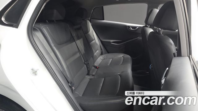 Hyundai Ioniq 2016 — photo 12