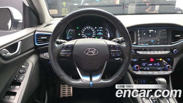 Hyundai Ioniq 2016 — photo 13