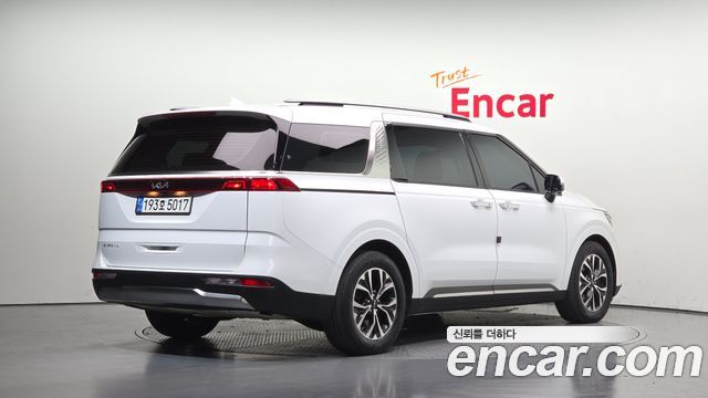 Kia Canival 2023 — photo 2