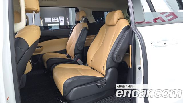 Kia Canival 2023 — photo 11