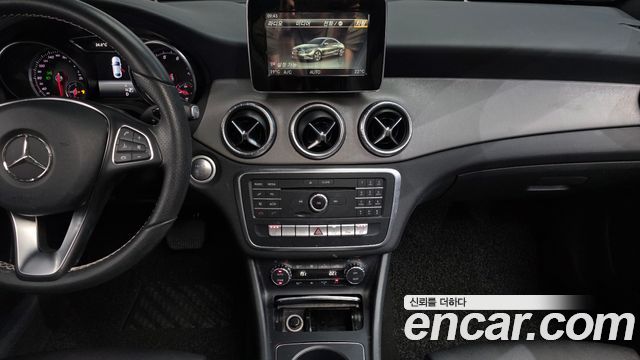 Mercedes-Benz CLA-Class 2017 — photo 15