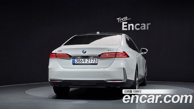 BMW 5-Series 2024 — photo 4
