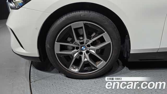 BMW 5-Series 2024 — photo 5