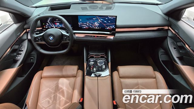 BMW 5-Series 2024 — photo 10