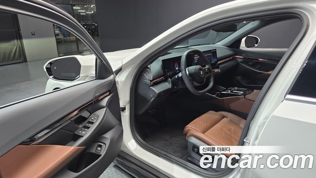 BMW 5-Series 2024 — photo 13