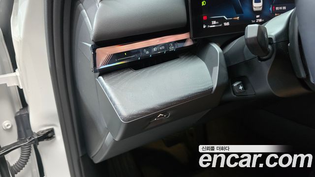 BMW 5-Series 2024 — photo 25