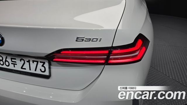 BMW 5-Series 2024 — photo 9