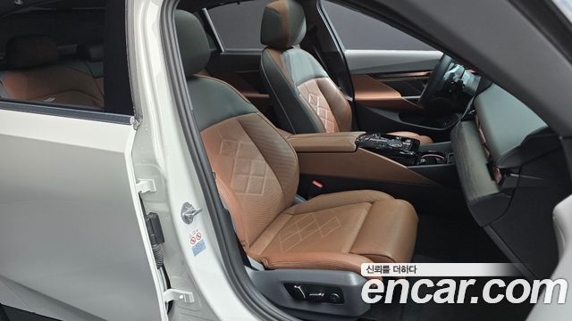 BMW 5-Series 2024 — photo 16