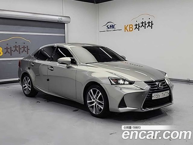 Lexus IS 2018 — photo 4