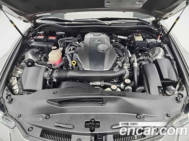 Lexus IS 2018 — photo 5