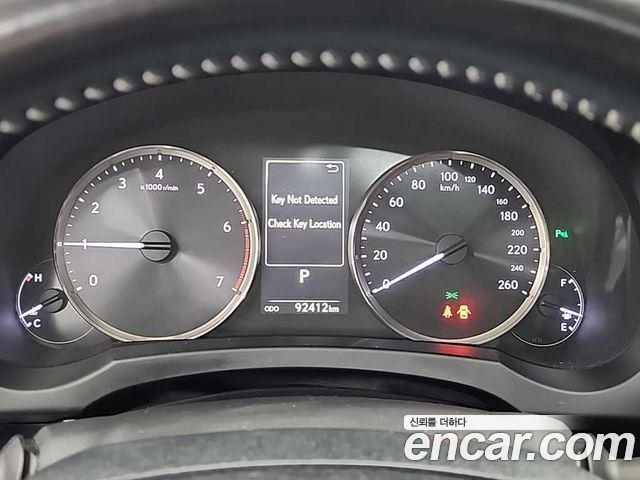 Lexus IS 2018 — photo 6