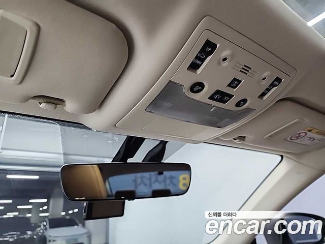 Lexus IS 2018 — photo 16