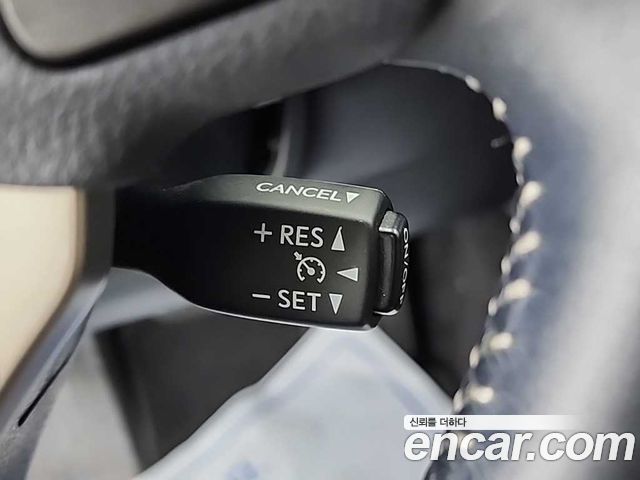 Lexus IS 2018 — photo 17