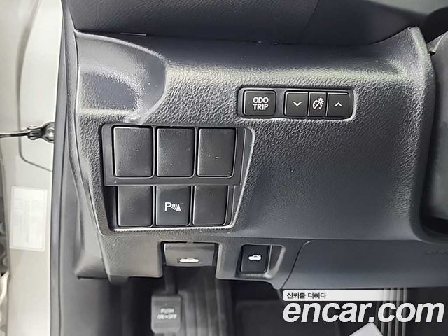 Lexus IS 2018 — photo 18