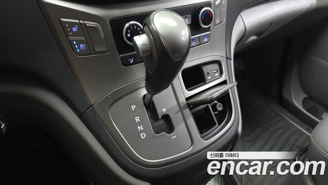 Hyundai Starex 2019 — photo 12