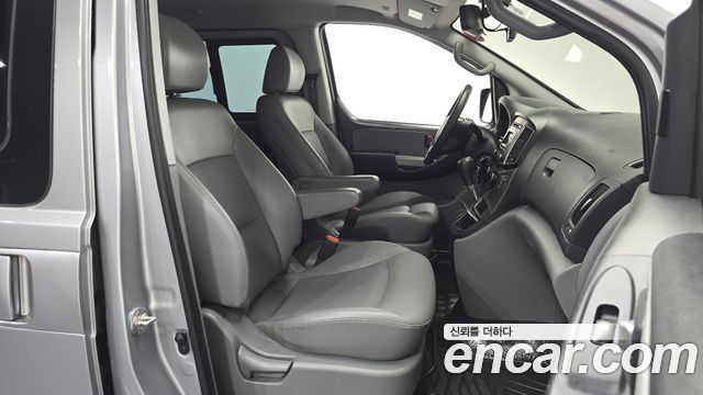 Hyundai Starex 2019 — photo 17