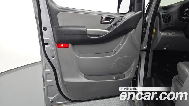 Hyundai Starex 2019 — photo 14
