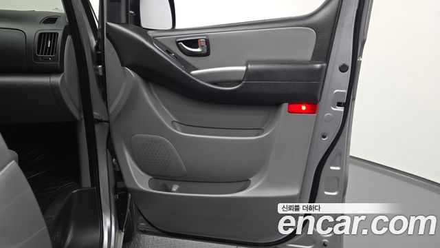 Hyundai Starex 2019 — photo 15
