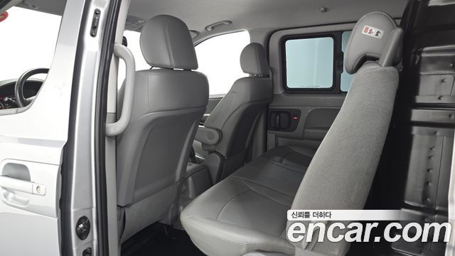 Hyundai Starex 2019 — photo 16