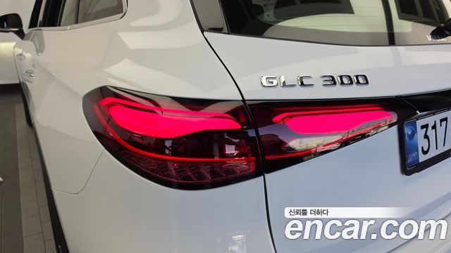 Mercedes-Benz GLC-Class 2026 — photo 9