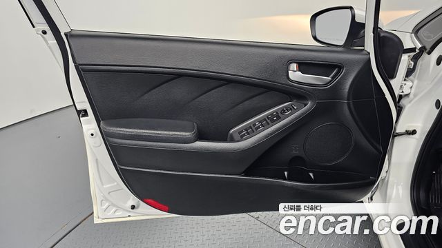 Kia K3 2017 — photo 14