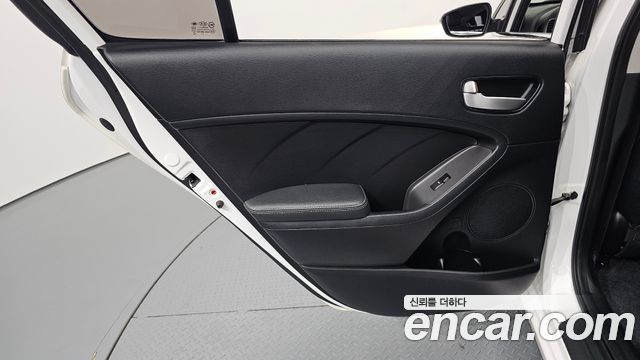 Kia K3 2017 — photo 15