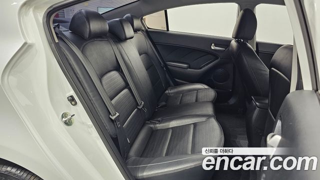 Kia K3 2017 — photo 16