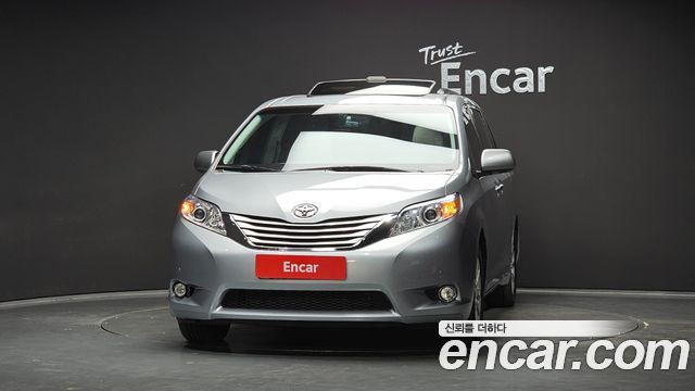 Toyota Sienna 2014 — photo 3