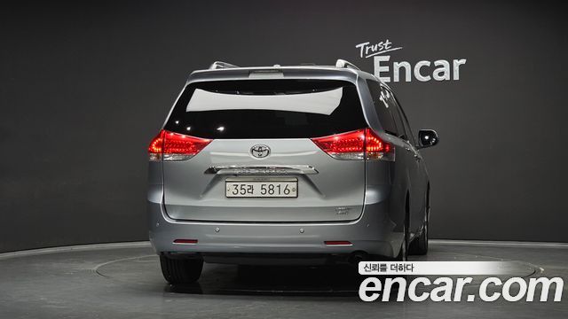 Toyota Sienna 2014 — photo 4