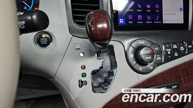Toyota Sienna 2014 — photo 9
