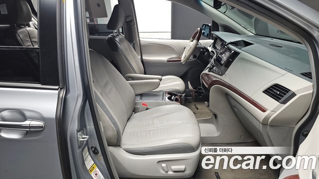 Toyota Sienna 2014 — photo 10