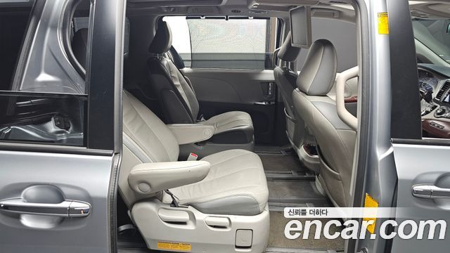 Toyota Sienna 2014 — photo 11