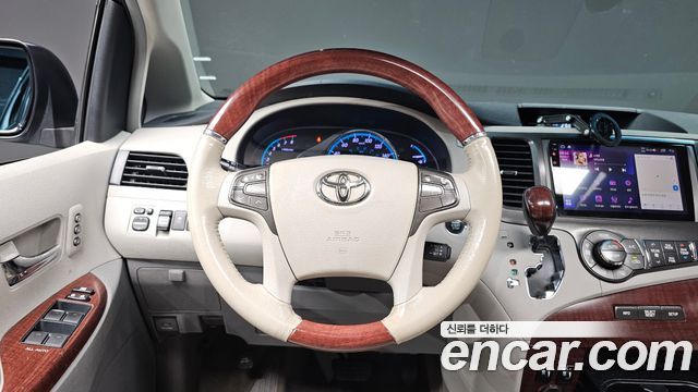 Toyota Sienna 2014 — photo 13