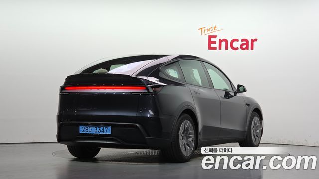 Tesla Model Y 2026 — photo 2