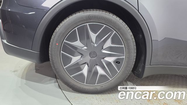 Tesla Model Y 2026 — photo 5