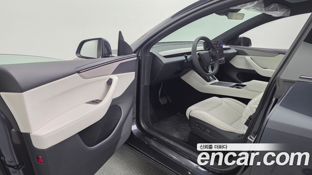 Tesla Model Y 2026 — photo 13