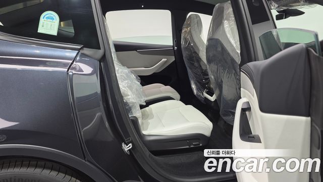 Tesla Model Y 2026 — photo 17