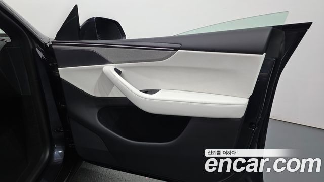 Tesla Model Y 2026 — photo 14