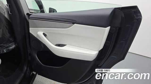Tesla Model Y 2026 — photo 15