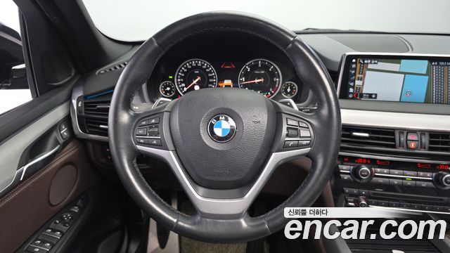 BMW X5 2018 — photo 19