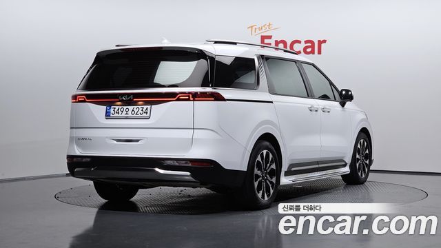 Kia Canival 2023 — photo 2