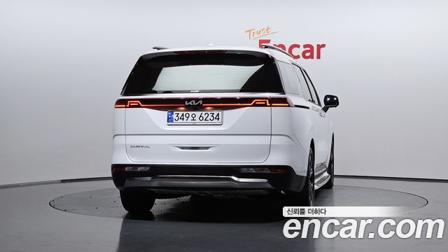 Kia Canival 2023 — photo 4