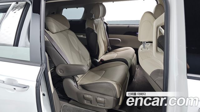 Kia Canival 2023 — photo 17