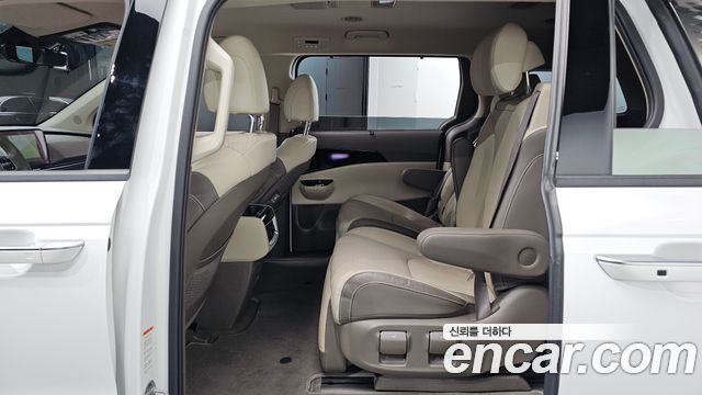 Kia Canival 2023 — photo 18