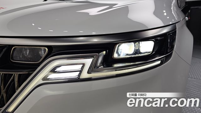 Kia Canival 2023 — photo 8