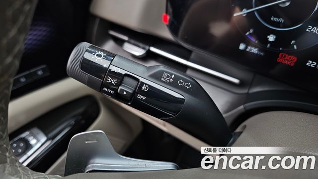 Kia Canival 2023 — photo 32