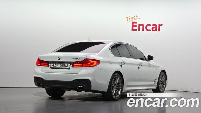 BMW 5-Series 2018 — photo 2
