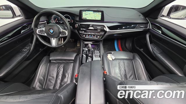 BMW 5-Series 2018 — photo 10