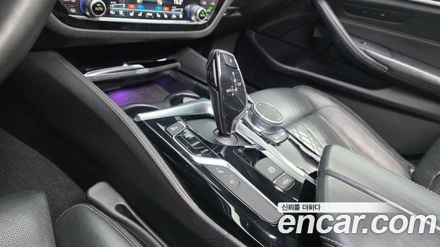 BMW 5-Series 2018 — photo 12